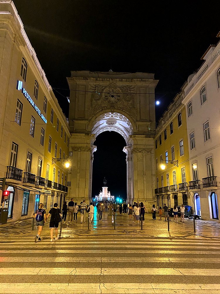 Lisbon travel guide :
Image of Lisbon Arch