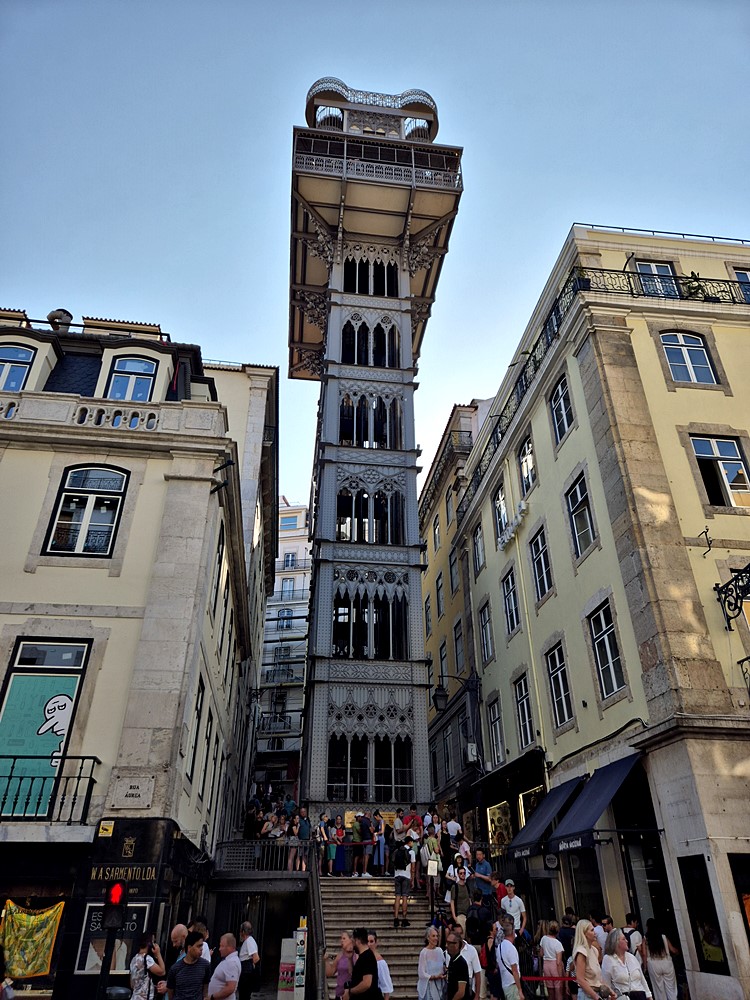 Lisbon travel guide :
Image of Santa Justa Elevator